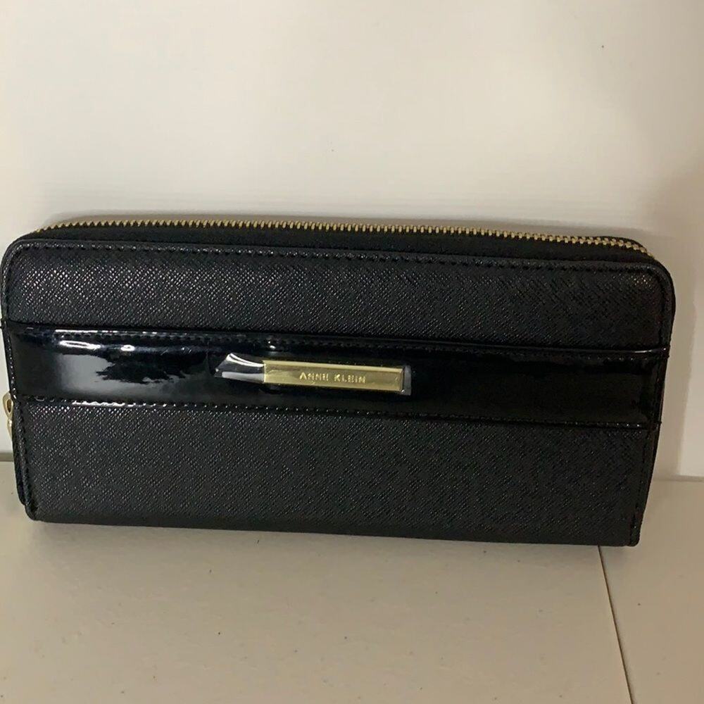 NWT ANNE KLEIN WALLET